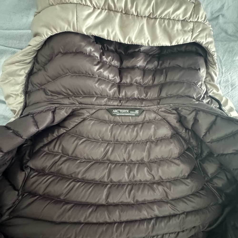 Arc'teryx Nuri long down coat - light lavender - Picture 8 of 9